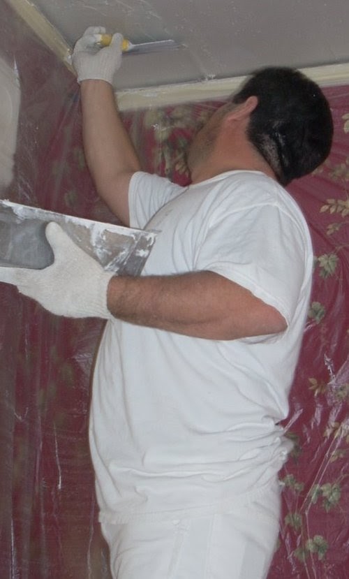 Skimming a ceiling after removing popcorn Denver Colorado The Wall Rebuilders